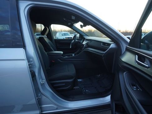 Used 2025 Jeep Grand Cherokee Laredo w/ Luxury Tech Group I image 20