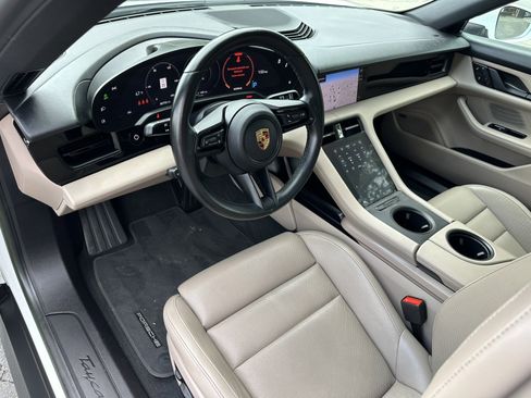 Used 2022 Porsche Taycan image 18