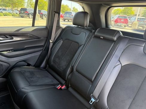 Used 2023 Jeep Grand Cherokee Altitude RWD image 31