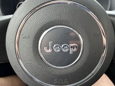 Used 2014 Jeep Compass Latitude FWD image 21
