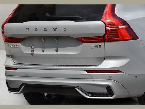 Certified 2025 Volvo XC60 B5 Ultra w/ Protection Package Premier image 29