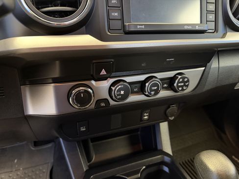 Used 2019 Toyota Tacoma SR5 AWD/4WD image 20