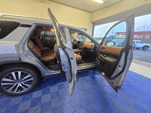 Used 2022 Nissan Pathfinder Platinum w/ Cargo Package image 32