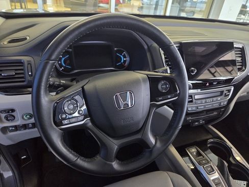 Certified 2022 Honda Pilot Touring image 36