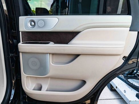 Used 2018 Lincoln Navigator Reserve w/ Technology Package AWD/4WD image 33