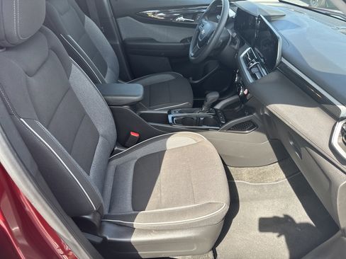 Used 2025 Chevrolet TrailBlazer LT FWD image 14