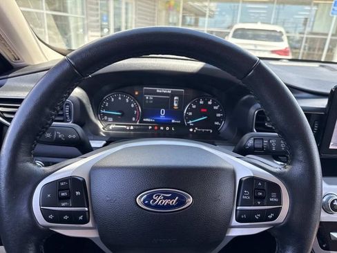 Used 2022 Ford Explorer XLT w/ Equipment Group 202A AWD/4WD image 37