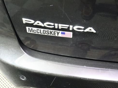 Used 2023 Chrysler Pacifica Touring-L FWD image 10