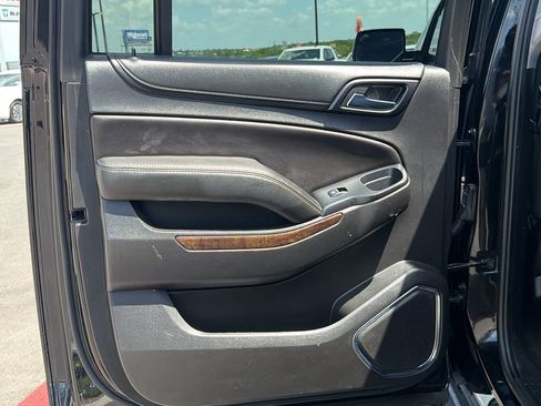 Used 2017 Chevrolet Suburban LS RWD image 14