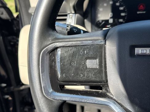 Used 2022 Land Rover Discovery Sport SE image 19