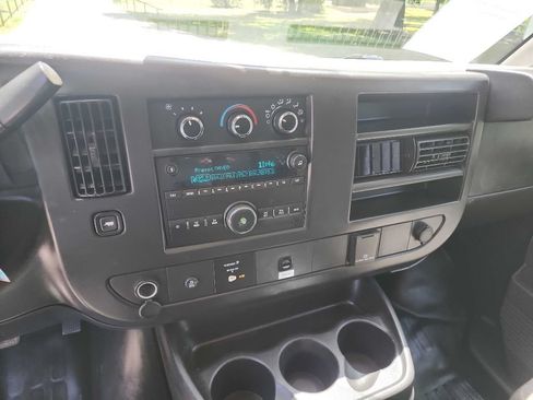 Used 2016 Chevrolet Express 2500 RWD image 24
