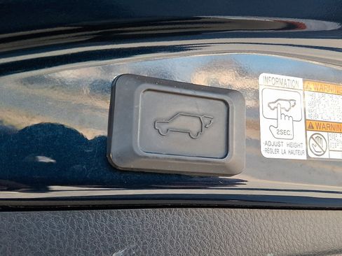 Used 2018 Toyota RAV4 XLE image 29