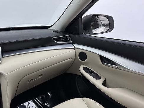 Used 2019 INFINITI QX50 Luxe w/ Navigation Package FWD image 31