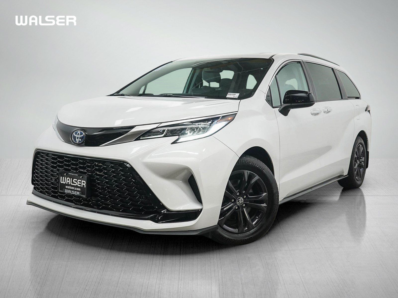 Used 2024 Toyota Sienna XSE AWD/4WD image 1
