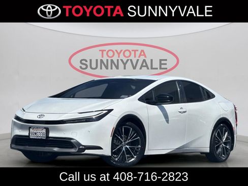 Used 2024 Toyota Prius XLE FWD image 2