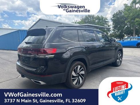 Used 2024 Volkswagen Atlas SE w/ Panoramic Sunroof Package FWD image 4