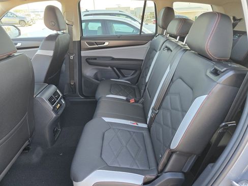 New 2025 Volkswagen Atlas Peak Edition SE image 20