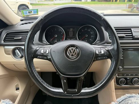 Used 2018 Volkswagen Passat 2.0T SE FWD image 12