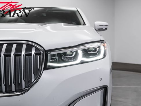 Used 2022 BMW 750i xDrive AWD/4WD image 10