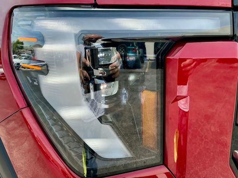 Used 2025 GMC Sierra 2500 AT4X AWD/4WD image 8