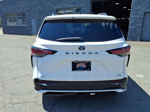 Certified 2023 Toyota Sienna XSE w/ XSE Plus Package AWD/4WD image 5