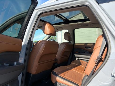 Used 2023 Nissan Pathfinder Platinum w/ Cargo Package AWD/4WD image 25