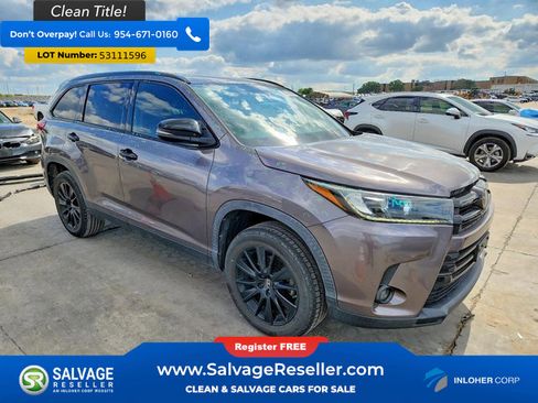 Used 2019 Toyota Highlander SE w/ Nightshade Edition FWD image 5
