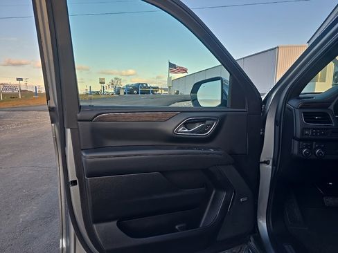 Used 2024 Chevrolet Suburban Premier image 11