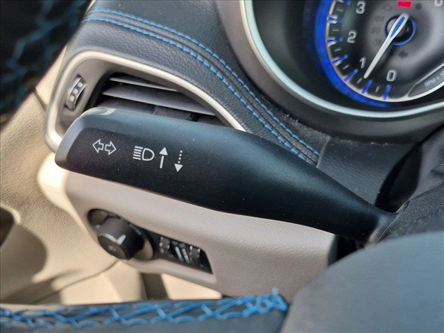 Used 2021 Chrysler Pacifica Touring w/ Cold Weather Group FWD image 16