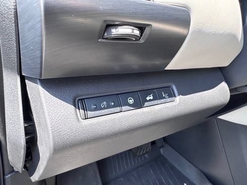 Used 2024 Nissan Pathfinder SL AWD/4WD image 16