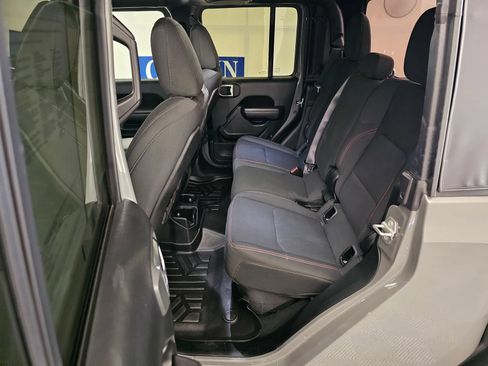 Used 2020 Jeep Gladiator Rubicon AWD/4WD image 17