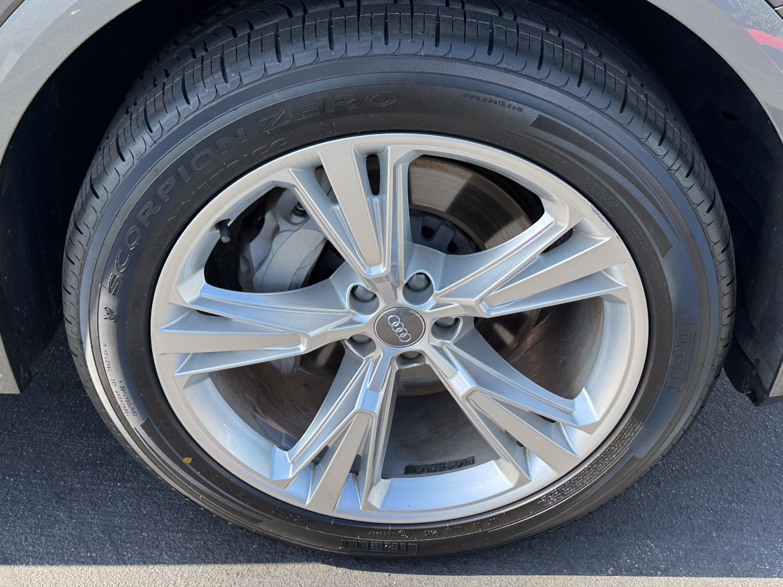 Used 2019 Audi Q8 Premium Plus w/ Premium Plus AWD/4WD image 15