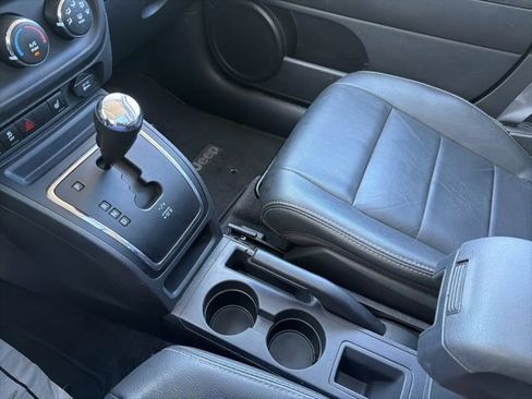 Used 2017 Jeep Patriot High Altitude FWD image 32