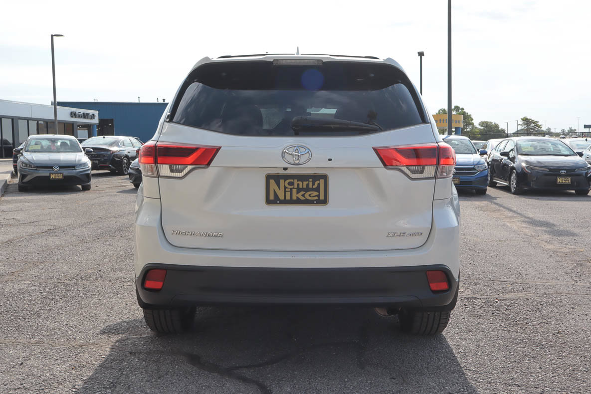 Used 2019 Toyota Highlander XLE AWD/4WD image 5