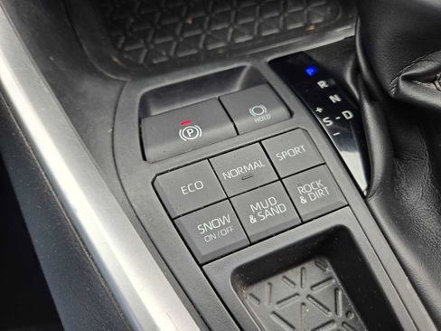 Used 2020 Toyota RAV4 XLE Premium AWD/4WD image 33