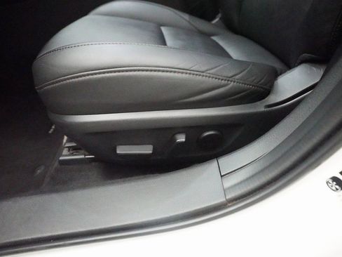 Used 2023 MAZDA MAZDA3 s image 29