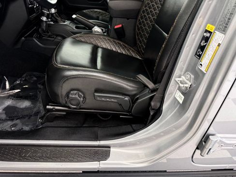 Used 2021 Jeep Wrangler Unlimited Sahara AWD/4WD image 19