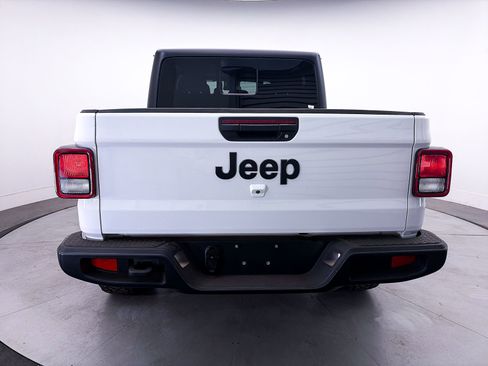 Used 2025 Jeep Gladiator Sport AWD/4WD image 23