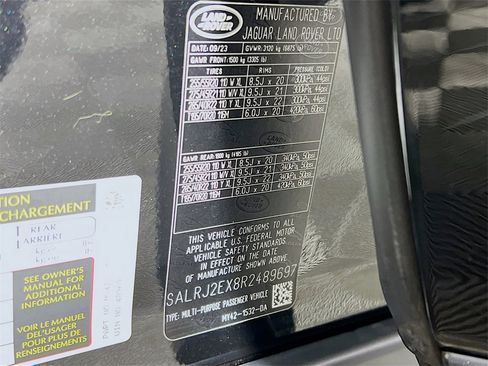 Used 2024 Land Rover Discovery S image 35