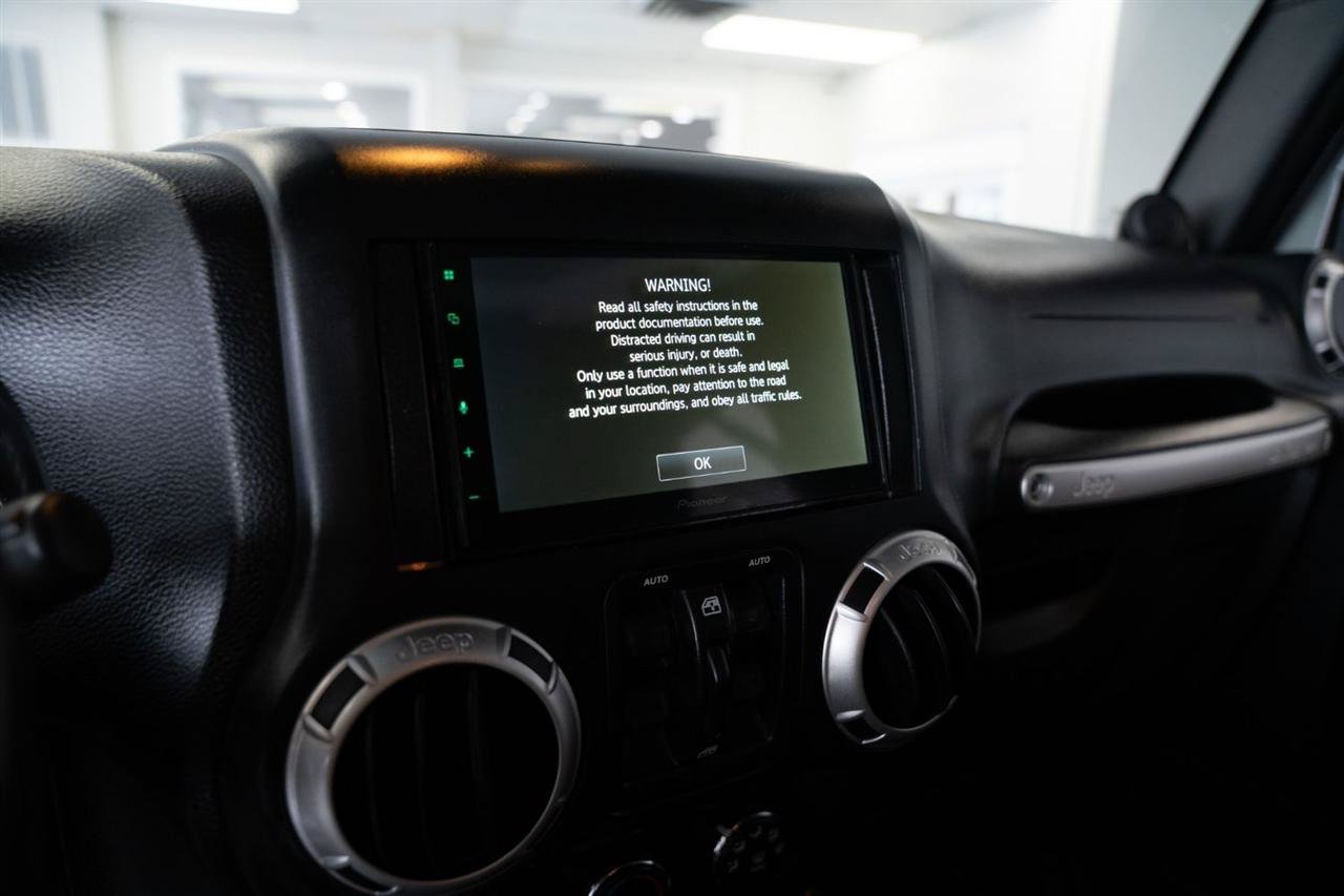 Used 2014 Jeep Wrangler Unlimited Rubicon w/ Connectivity Group AWD/4WD image 17