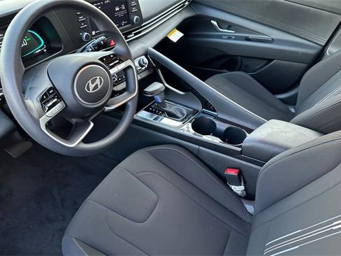 Used 2025 Hyundai Elantra Blue image 7