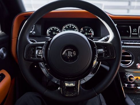 Used 2022 Rolls-Royce Cullinan Black Badge w/ Dark Exterior Package image 53