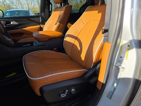 New 2026 Chrysler Pacifica Pinnacle image 20