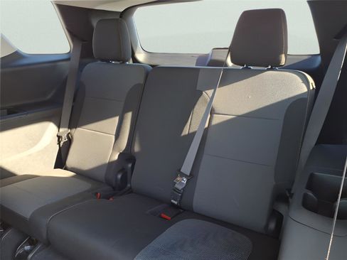 Used 2021 Chevrolet Traverse LT image 13