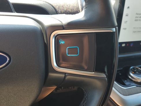 Certified 2025 Ford Expedition Platinum w/ Platinum Ultimate Package image 25