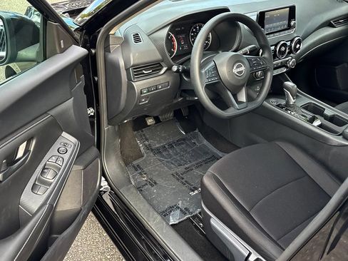 Certified 2025 Nissan Sentra S FWD image 8