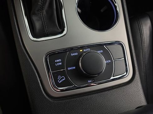 Used 2022 Jeep Grand Cherokee Laredo X AWD/4WD image 16