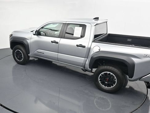 Used 2024 Toyota Tacoma TRD Off-Road AWD/4WD image 31