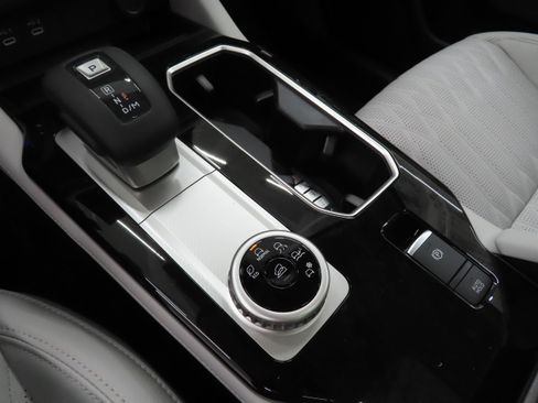 New 2026 Mitsubishi Outlander SEL FWD image 14