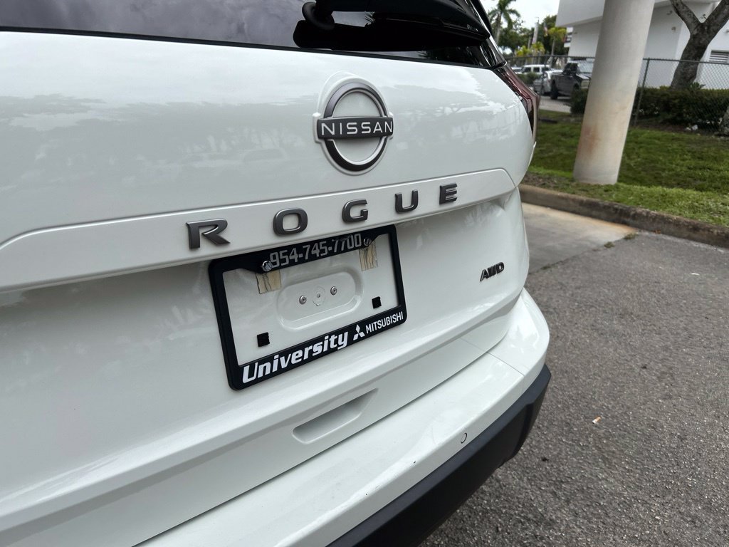 Used 2024 Nissan Rogue S AWD/4WD image 17